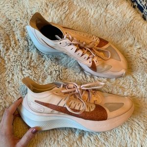 Nike tennis shoes 7.5 zooms